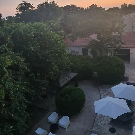 Maison Laurenza La Grande 1760 住宿加早餐酒店 Saint-Jean-de-Liversay